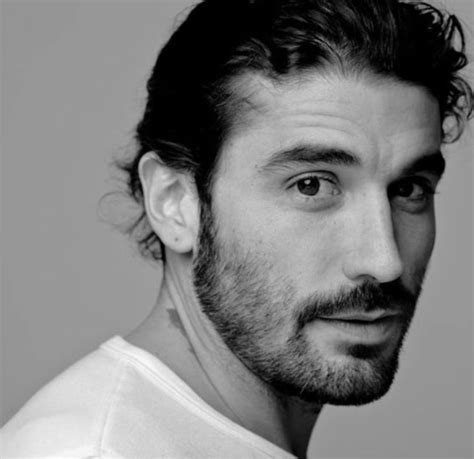 OMG he s naked Álex García in the series Sagrada Familia Holy Family 2022 OMG BLOG