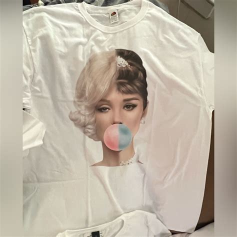 Marilyn Monroe And Audrey Hepburn Bubble Gum T Shirt Gem