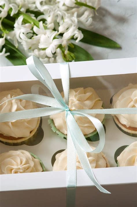 life image  organic fresh flower  cupcakes afternoon tea