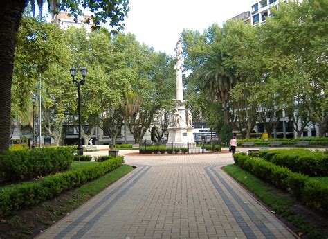 Archivo:Plaza 25 de Mayo Rosario 2.jpg - Wikipedia, la enciclopedia libre
