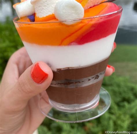 REVIEW The Olaf Hot Chocolate Cake Debuts In Disney World And It S