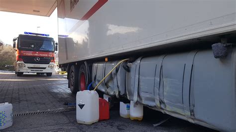 Camionista Forza Le Barriere Sul Viadotto Dei Lavatoi Rompe Il