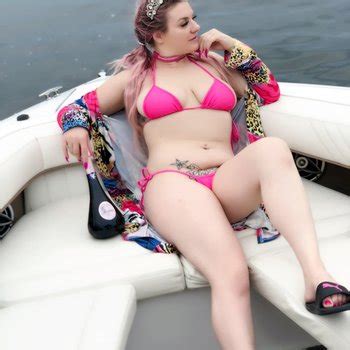 Curvy Emmy Demure Posing In A Pink Bikini On The Boat Photos