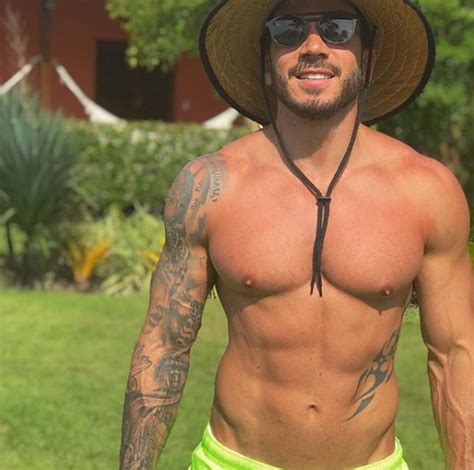 Colírio para os gays 12 fotos de Gustavo Soares do BBB 19 Guia Gay São Paulo