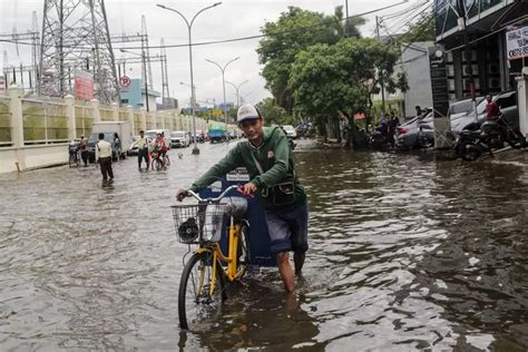 Waspada Banjir Rob Warga Di Sejumlah Wilayah Pesisir Jakarta Diminta