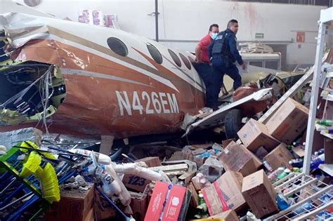 Tres Muertos Al Desplomarse Avioneta Sobre Un Supermercado En México