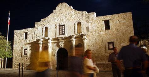 Texans Want Alamo Battle Flag Returned - CBS Texas