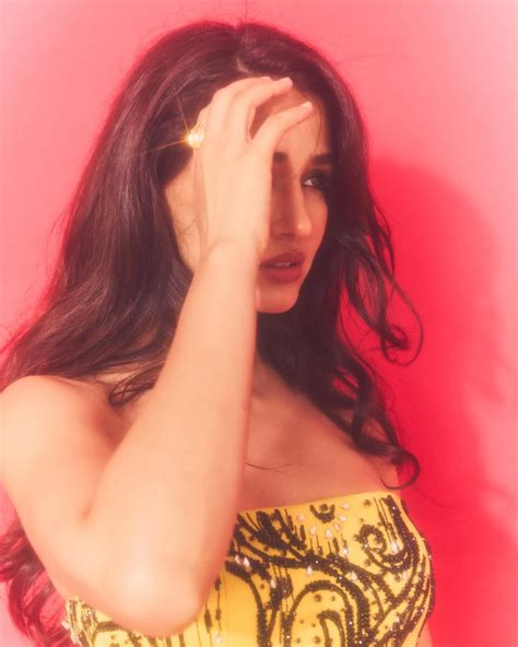 Disha Patani Hot In Yellow Dress Telugu360