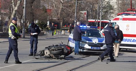 Kaciga Letela Od Siline Udara Ali Desilo Se Udo Motociklista