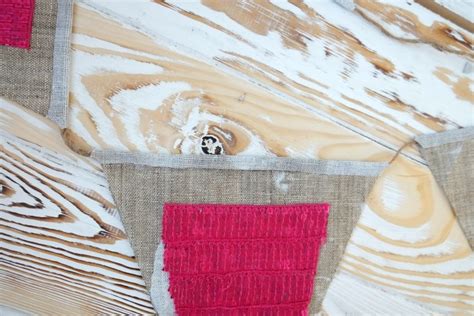 Гирлянда из треугольных флажков с сердечками | theazbel.com