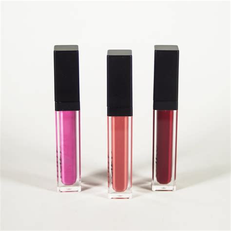 Lipsticks En Tres Hermosos Tonos Nude Fuscia Y Rojo Labiales L Quidos Acabado Mate