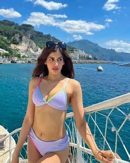 Hot Sexy Ayesha Malik Bikini Pics