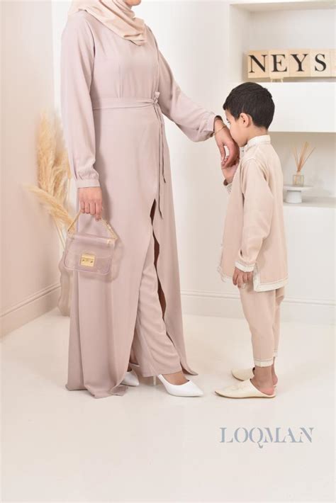 Teiliges Jabador Jungen Set In Nude Mit Bestickter Tunika Und Pluderhose