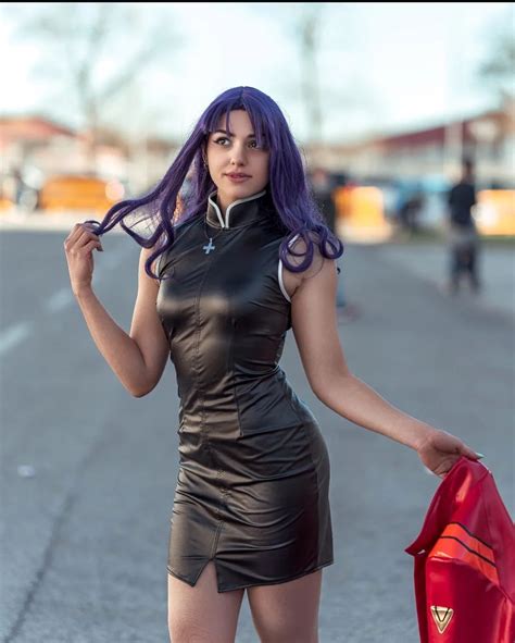 Which pics do you prefer and why 🖤💜 : r/Misato