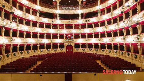 Su Il Sipario Al Teatro Verdi Va In Scena La Traviata