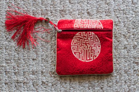 Безплатна снимка : червен, етикет, текстилен, изкуство, кесия с монети ...