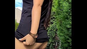 Se quitó las bragas en la calle y las envió por correo a una Fan XVIDEOS