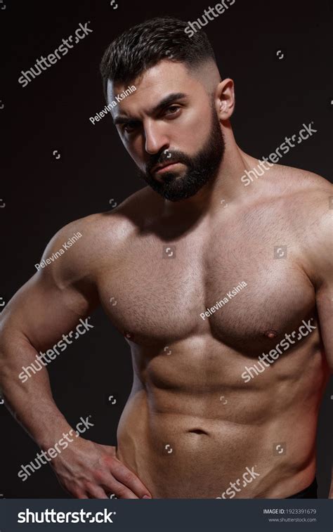 97 729 рез по запросу Naked male model изображения стоковые