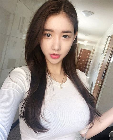 Đứng hình trước vòng một khủng của hot girl Hàn Quốc dáng đẹp như người mẫu