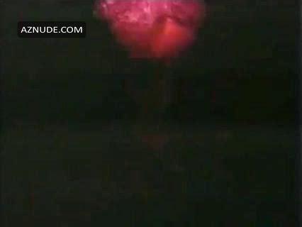 EL PAJARO CON SUELAS NUDE SCENES AZNude