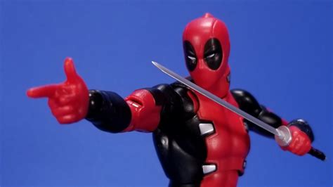 Mafex Deadpool Town