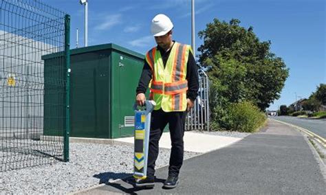 how to become a utility locator