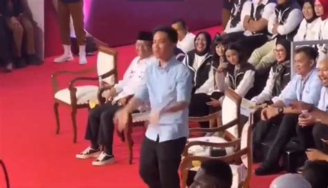 Bagikan Momen Saat Gibran Jadi Pemandu Sorak Di Debat Capres Roy