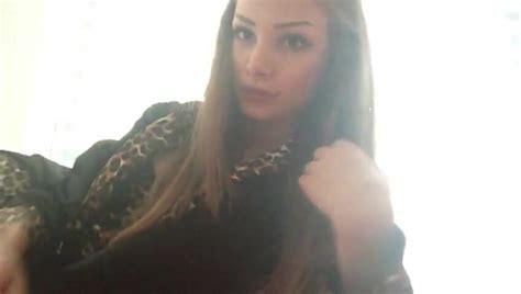 Hot Babe Gets Naked And Strips For You