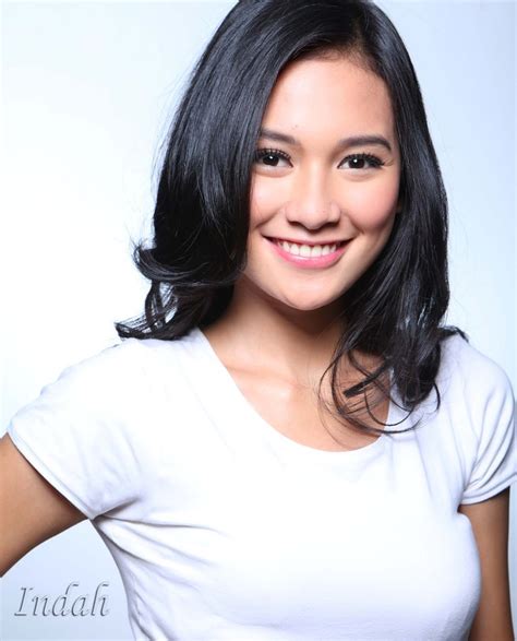 Gambar Vektor Indah Permatasari