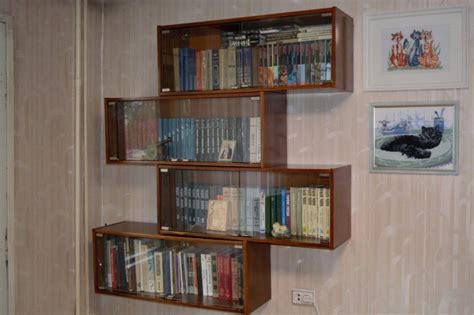 Книжные полки, 4 шт., дерево, стекло, 1960-1980 гг. стоимостью 492 руб.