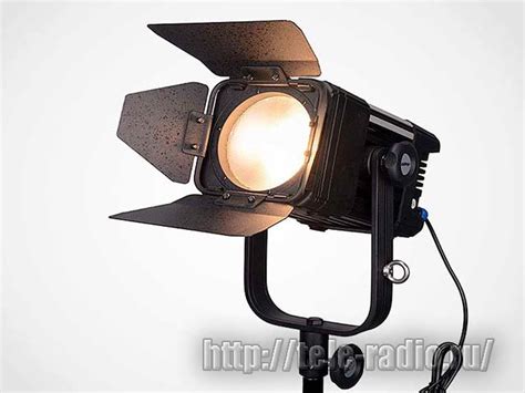 Светодиодный биколорный светильник LEDGO LG-D300C с линзой Френеля