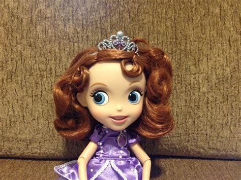 The Unboxing And Review Of Sofia The First Singing Doll