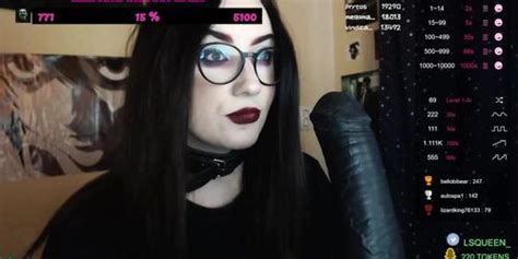 Russian Bitch Shows Her Working Ass Tnaflix