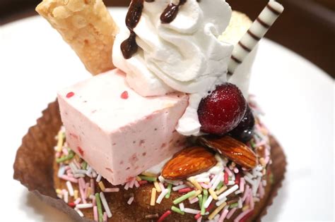 Starbucks New Food Mixed Parfait Cake Is Mind Blowingly Cute It Is