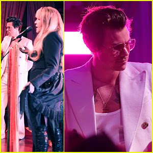 Harry Styles Performs At Guccis Cruise After Party With Stevie