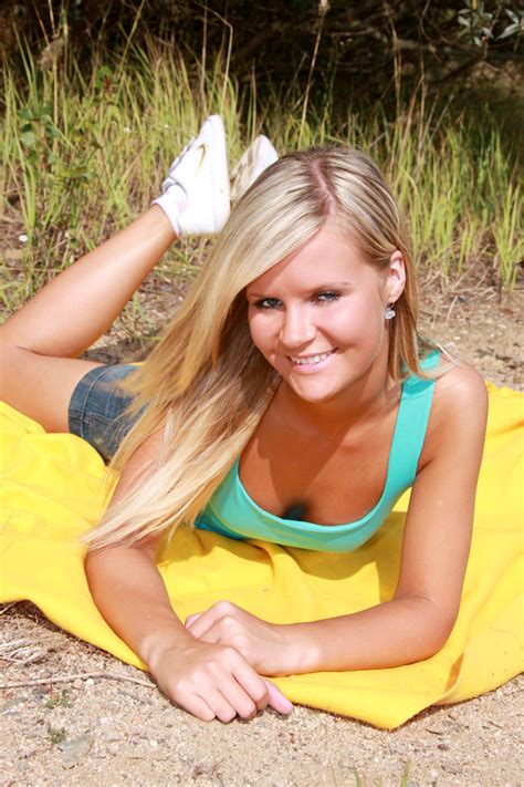 Summer Tanning Turns Into Frantic Dildo Fuc XXX Dessert Picture