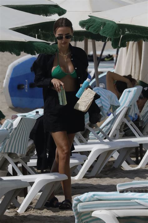 Tiffany Watson and Lucy Watson - Beach in Barcelona 09/01/2022 • CelebMafia