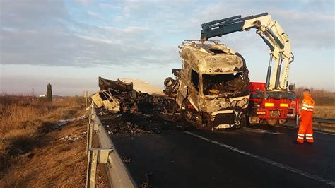 Un Fallecido En Un Grave Accidente Entre Dos Camiones Que Se