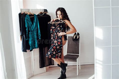 Linda Morena De Lingerie Negra Parece Coisas Imagem De Stock Imagem De Venda Elegante