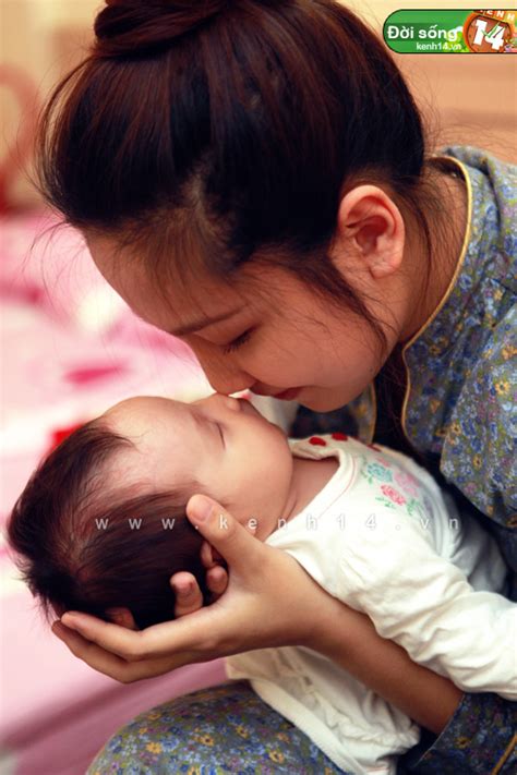 Hot girl Linh 3B khoe con gái xinh xắn