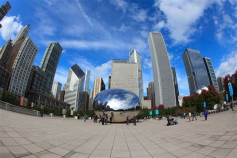 Cloud Gate Sculpture In Chicago Editorial Photography - Image of ...