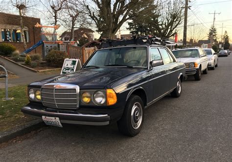 Seattles Classics 1984 Mercedes W123 240d