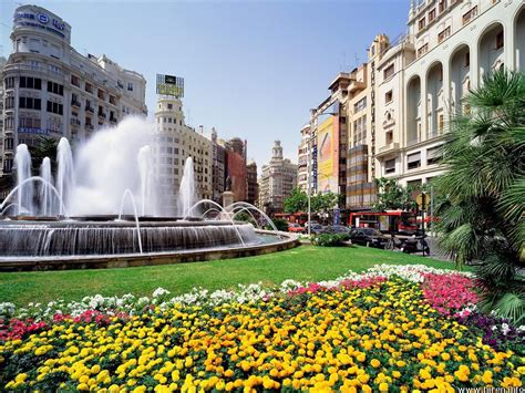valencia city guide spain accommodation engine