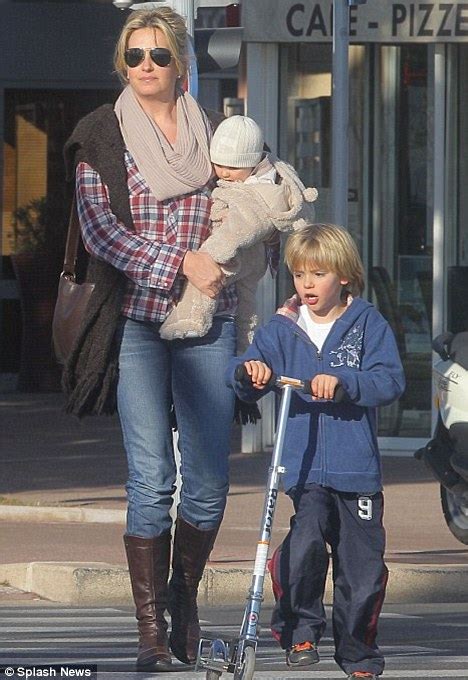 Check Out Those Hot Legs Penny Lancaster Shows Off Her Toned Figure In A Sexy Miniskirt Daily