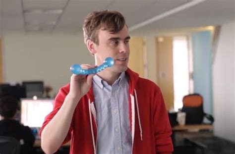 Sex toy ou jouet pour chien Le défi de CollegeHumor Madmoizelle