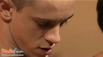 Entrenador Gay Desagradable Disfrutando Del Juego En Equipo Como Calentamiento XVIDEOS