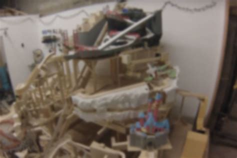 Peter Dinklage And Leslie Jones On Naked Afraid Uncrate