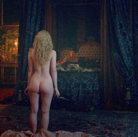 Naked Elle Fanning And Nicholas Hoult Strip Off For Raunchy Sex Scenes In The Great The Sun