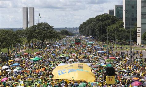 Manifestação reuniu 25 mil pessoas em Brasília segundo a PM Jornal O