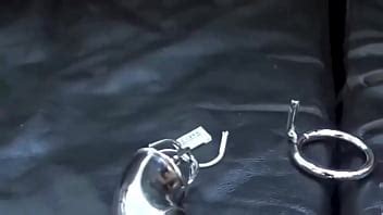 Des esclaves comme vous appartenez à un appareil de chasteté XVIDEOS